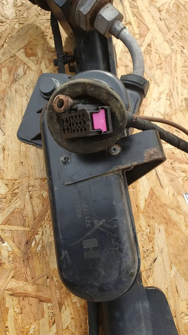 Volkswagen PASSAT B7 (2011 - 2014)  3AA803880E Комплект крюка