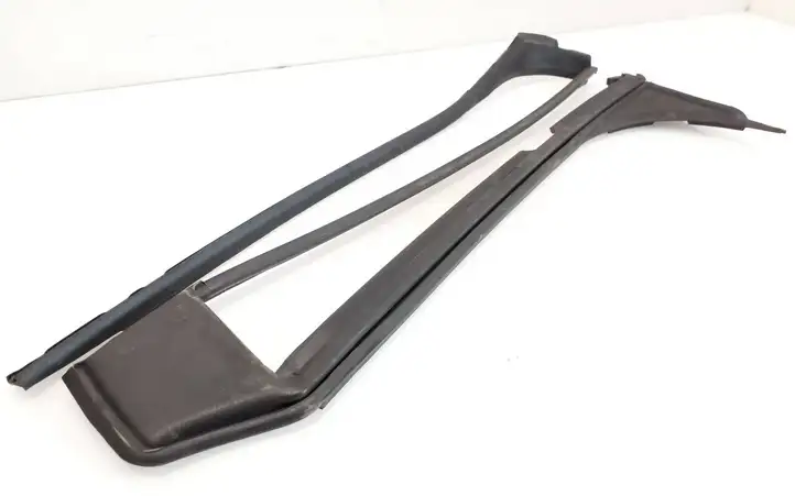 Tesla Model X (2015 - 2021) 103215200C Уплотнитель стекла передней двери — фото 3