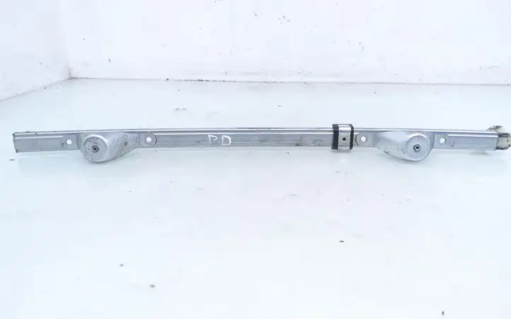 Opel Astra H (2004 - 2009) 13100541 Направляющая стекла передней двери — фото 3