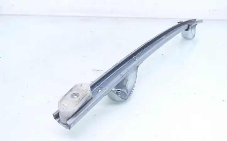 Opel Astra H (2004 - 2009) 13100541 Направляющая стекла передней двери — фото 2