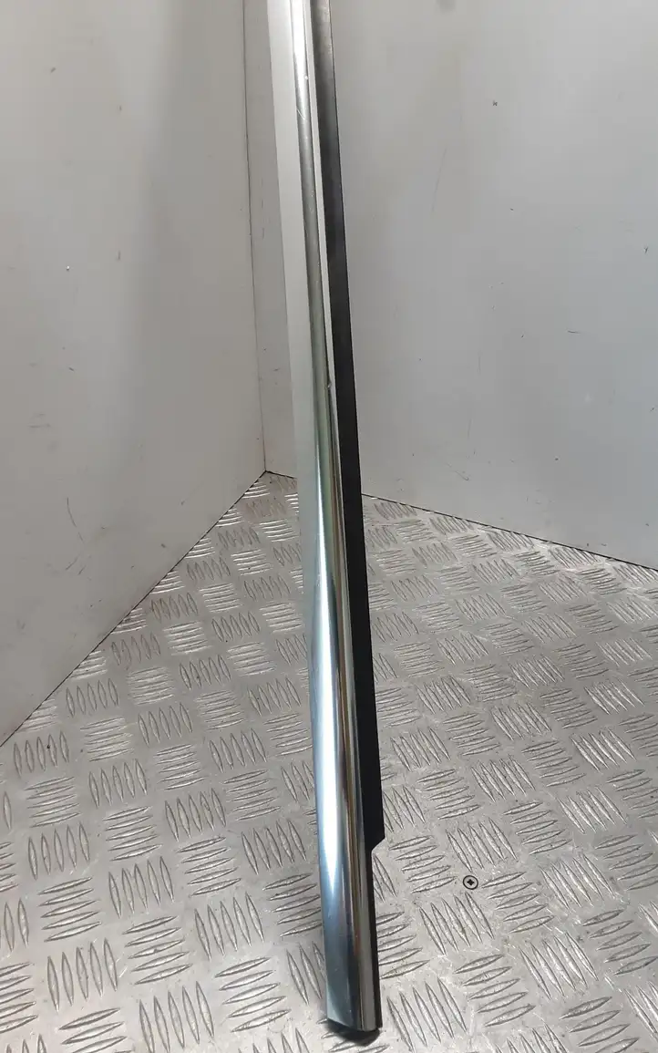 Mercedes-Benz R W251 (2005 - 2013) A2516904580 Накладка стекла передней двери — фото 3