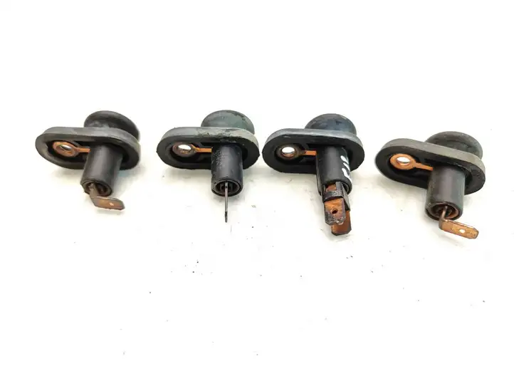 Suzuki Forenza (2003 - 2010)   Датчик открывания передней двери (на крыле)