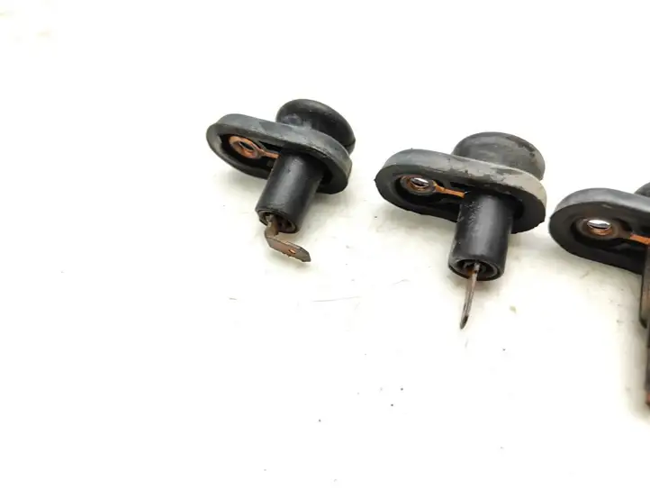 Suzuki Forenza (2003 - 2010)   Датчик открывания передней двери (на крыле)