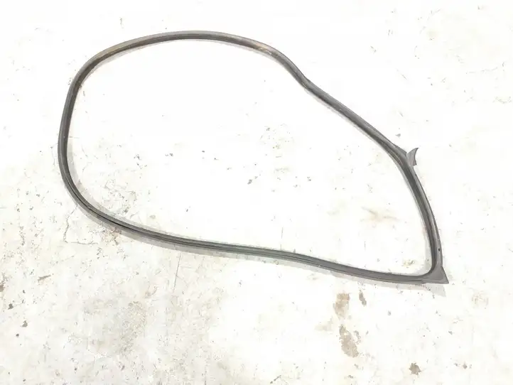 Mercedes-Benz CLS C218,X218 (2011 - 2017)   Уплотнительная резина стекла передней двери