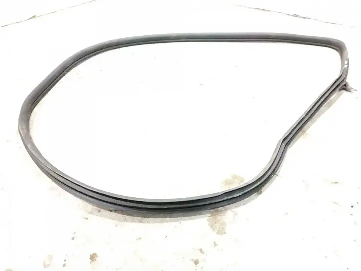 Mercedes-Benz CLS C218,X218 (2011 - 2017)   Уплотнительная резина стекла передней двери