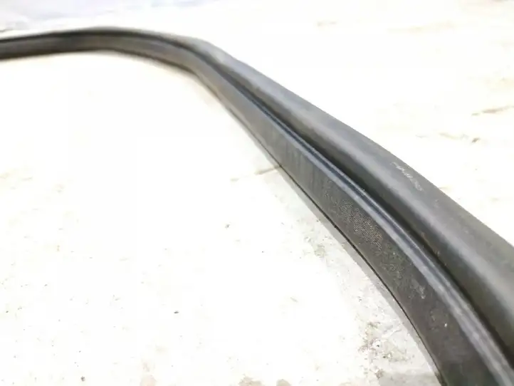 Mercedes-Benz A W169 (2004 - 2012)   Уплотнительная резина стекла передней двери