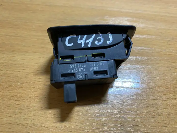 BMW X5 E70 (2006 - 2013) 6945874 Кнопка фаркопа в багажнике — фото 3