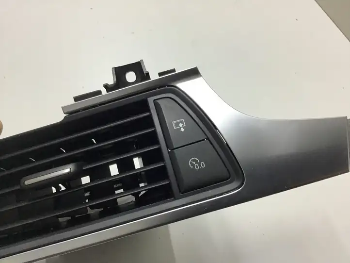 Audi A6 C7 (2011 - 2014) 9026301K Центральный воздушный дефлектор — фото 8