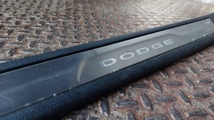 Dodge Durango (2013 - ) 1SZ57DX9AA Внутренняя отделка переднего порога — фото 3