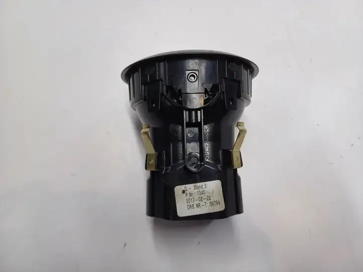 Mercedes-Benz E W238 (2017 - ) A2138308000 Боковой воздушный дефлектор — фото 2