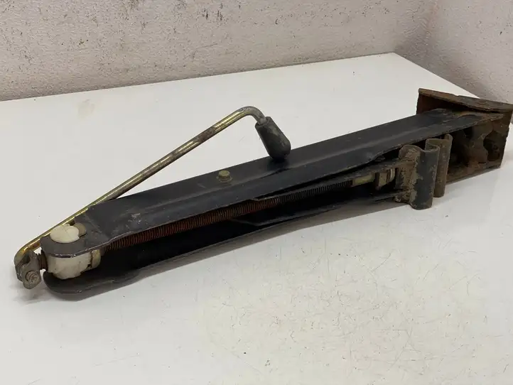 Volkswagen Transporter - Caravelle T4 (1990 - 2003) 701011031N Домкрат — фото 5