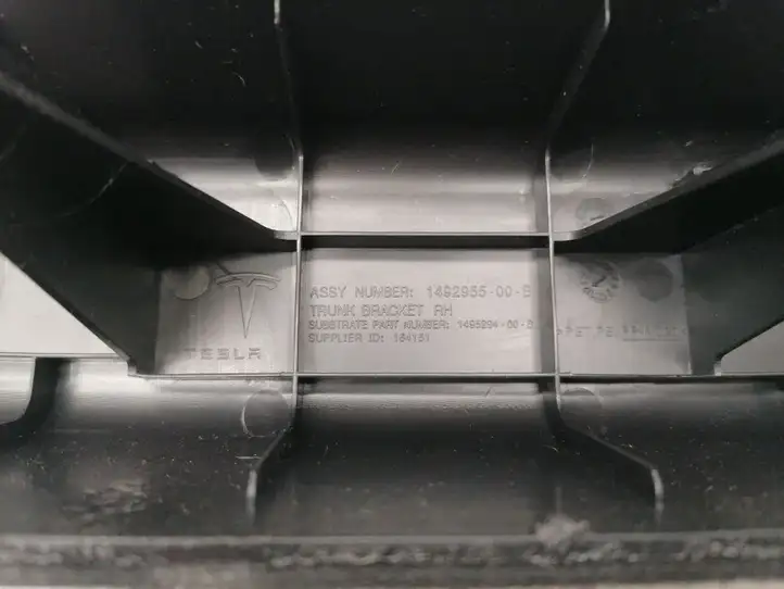 Tesla Model Y (2019 - 2024) 1492955-00-B Обшивка стойки у окна — фото 3