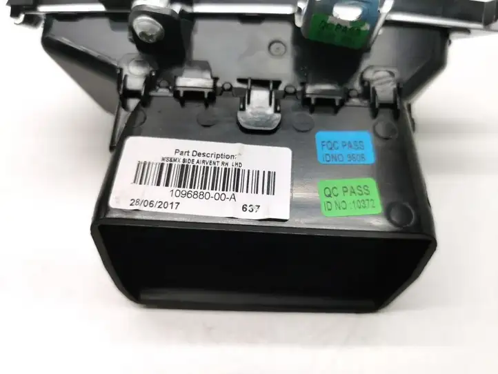 Tesla Model X (2015 - 2021) 1096880-00-A Боковой воздушный дефлектор — фото 2