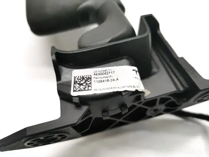 Tesla Model X (2015 - 2021) 1108418-24-A Солнцезащитный козырек — фото 3