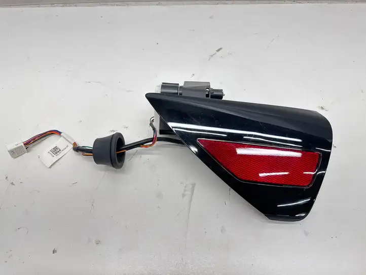 Tesla Model Y (2019 - 2024) 150551300A Крышка зарядного разъема — фото 1