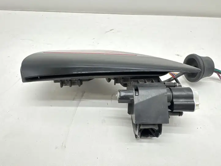 Tesla Model Y (2019 - 2024) 150551300A Крышка зарядного разъема — фото 6