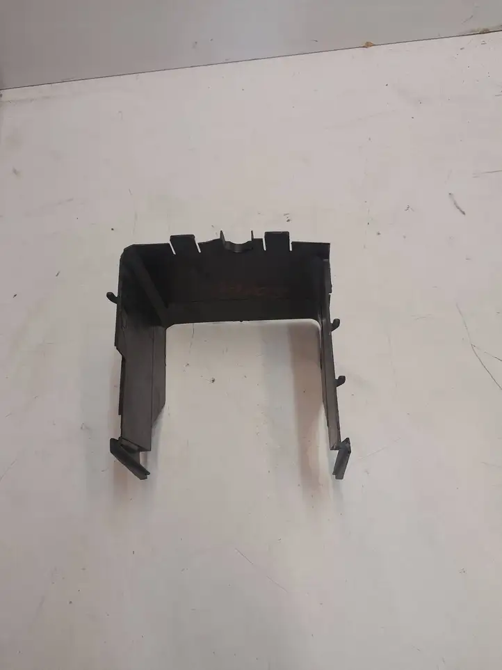 Volkswagen Golf Plus (2004 - 2008)  1K0915335C Перегородка у аккумулятора