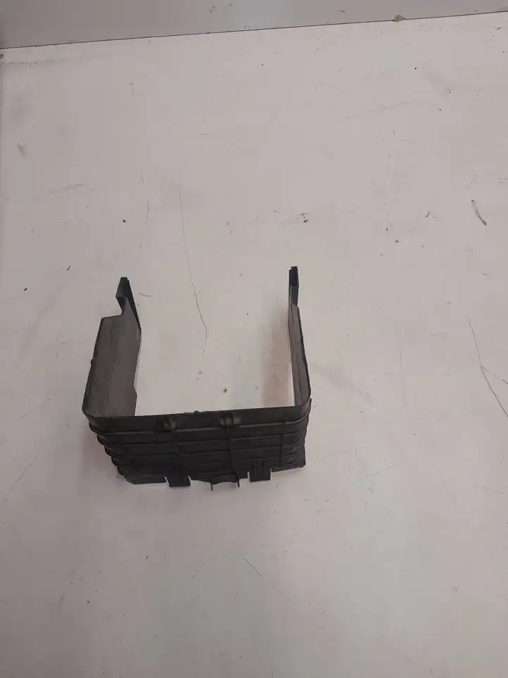 Volkswagen Golf Plus (2004 - 2008)  1K0915335C Перегородка у аккумулятора