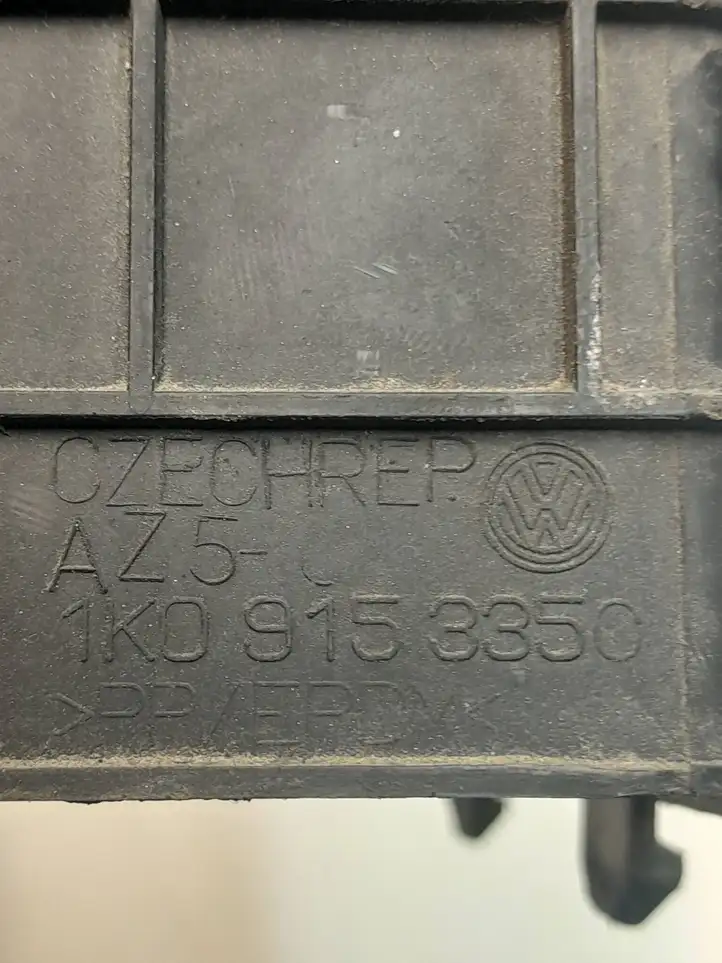 Volkswagen Golf Plus (2004 - 2008)  1K0915335C Перегородка у аккумулятора