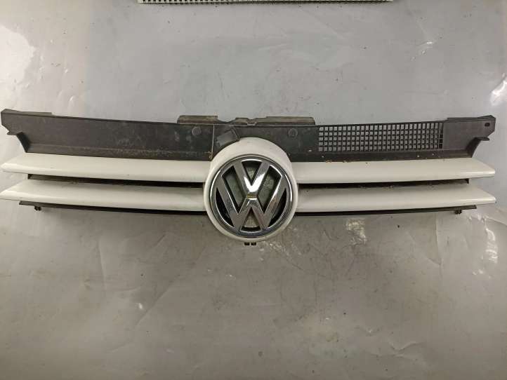 1J08553655G Volkswagen Golf IV Grotelės priekinės