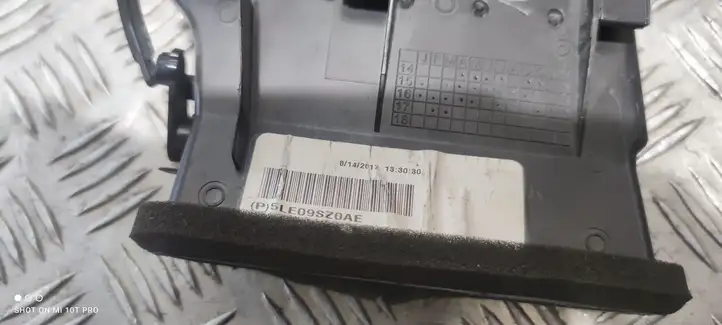 Dodge Challenger (2014 - )  5LE09SZ0AE Боковая воздушный дефлектор