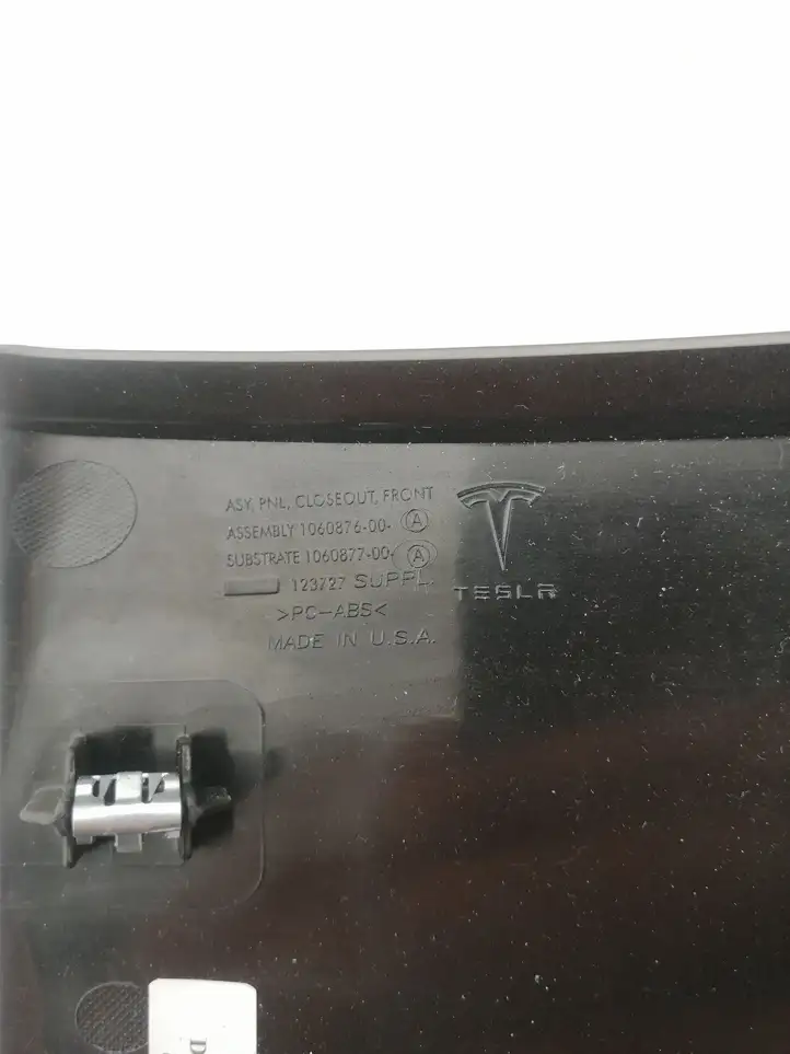 Tesla Model X (2015 - 2021) 106087600A Другая деталь консоли (туннеля) — фото 2