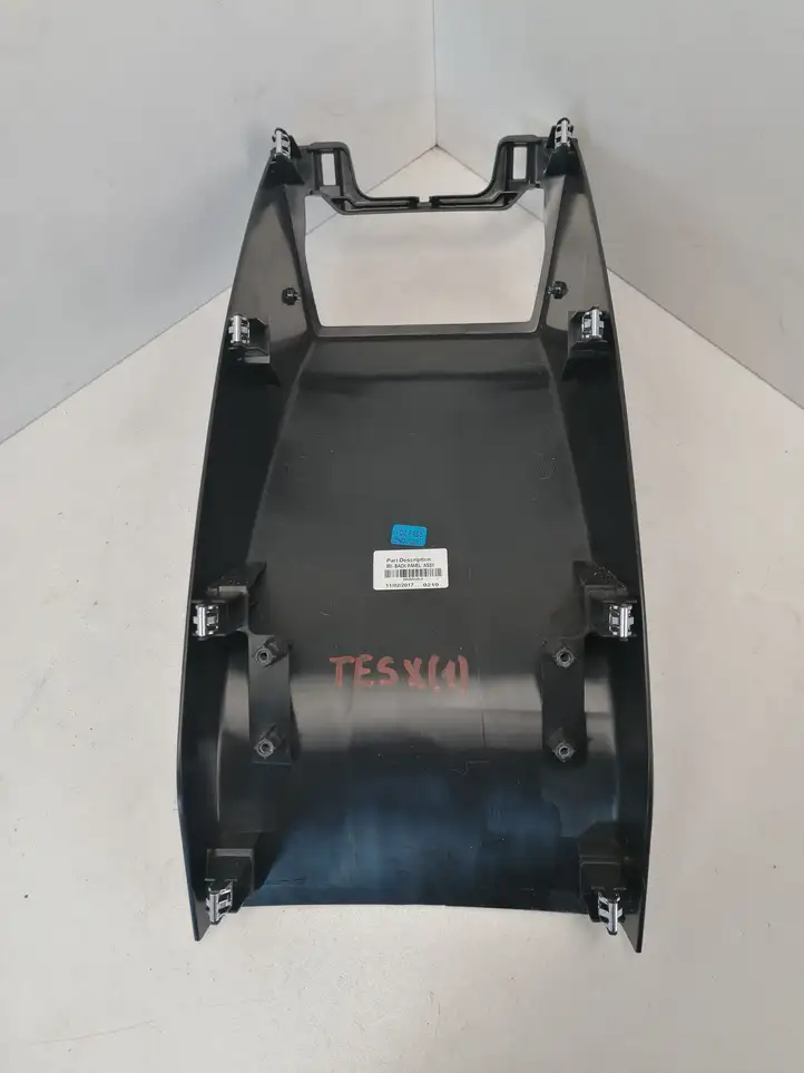 Tesla Model X (2015 - 2021) 106450400A Другая деталь консоли (туннеля) — фото 4
