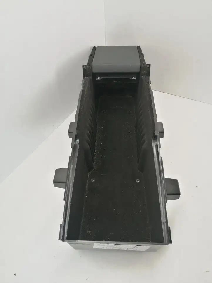 Tesla Model X (2015 - 2021) 105514900 Ящик центральной консоли — фото 1