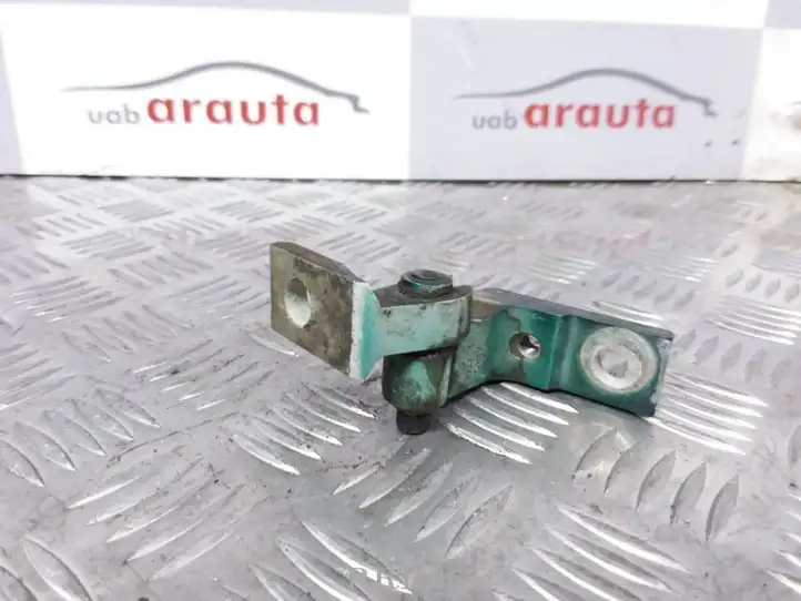 Volkswagen Bora (1998 - 2005)   Верхняя петля передней двери