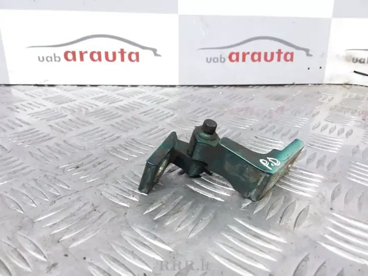 Volkswagen Bora (1998 - 2005)   Верхняя петля передней двери