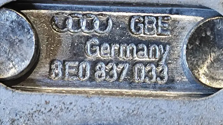 Audi A4 S4 B6 8E 8H (2000 - 2006) 8E0837033 Петля замка передней двери — фото 4