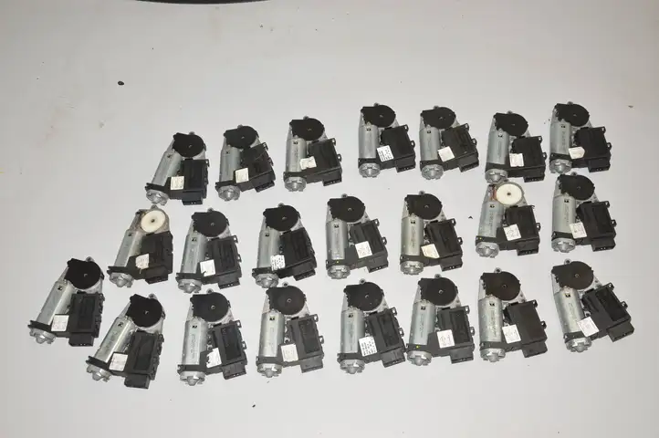 BMW 5 E39 (1996 - 2003) 8381480 Мотор привода люка — фото 1