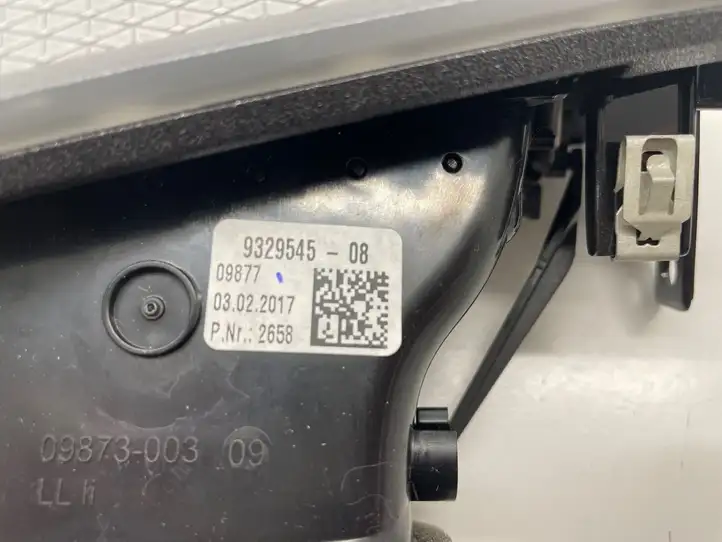 BMW 5 G30 G31 (2016 - ) 9329545 Боковой воздушный дефлектор — фото 2