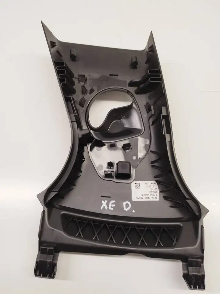 Jaguar XE (2014 - 2019) GX7324396AB Верхняя обшивка стойки B — фото 4