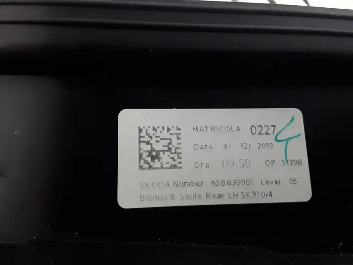 Skoda Kamiq (2019 - ) 658837901 Накладка стекла передней двери — фото 2