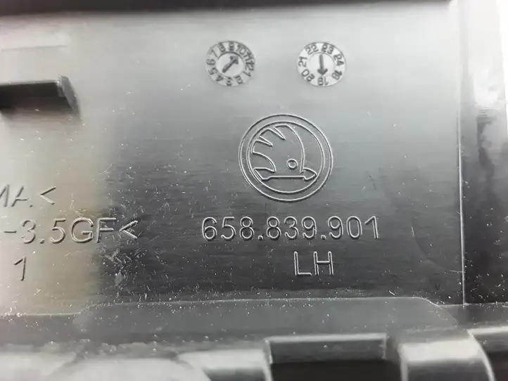 Skoda Kamiq (2019 - ) 658837901 Накладка стекла передней двери — фото 3