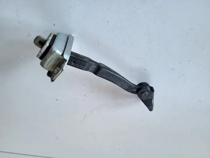 Renault Kadjar (2015 - 2018)   Ограничитель открывания передней двери