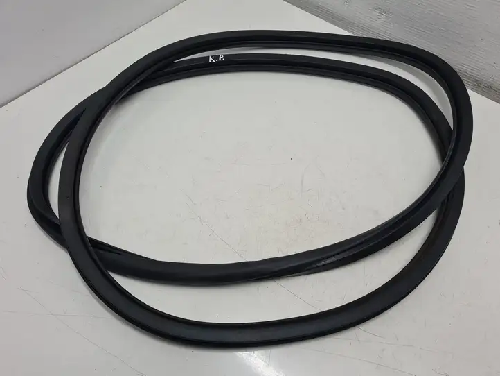 Volkswagen Caddy (2004 - 2010)  2K0837911F Уплотнительная резина передней двери (на кузове)