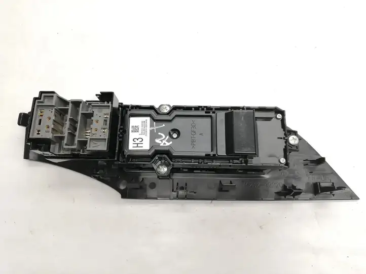 Toyota RAV 4 (XA50) 8404042030 Кнопка стеклоподъемников — фото 2