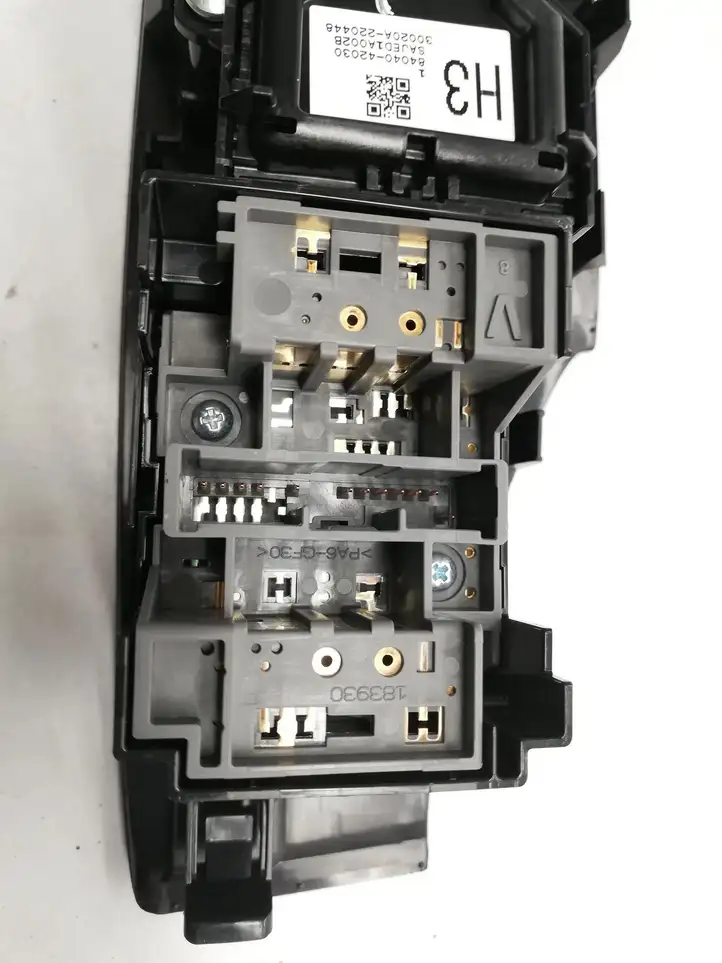Toyota RAV 4 (XA50) 8404042030 Кнопка стеклоподъемников — фото 5