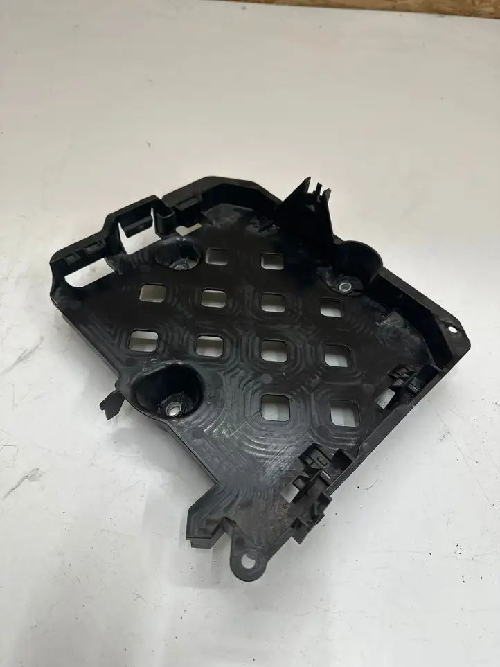 Porsche Cayenne (9Y0 9Y3) 4M0907650C Кронштейн ЭБУ двигателя — фото 1