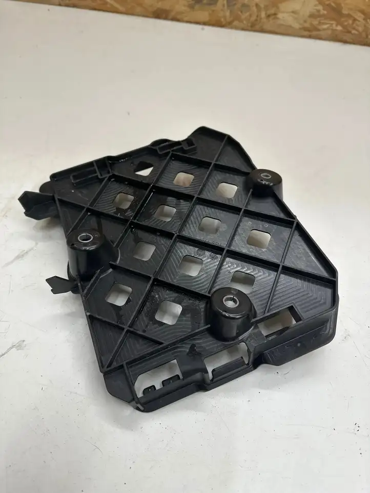 Porsche Cayenne (9Y0 9Y3) 4M0907650C Кронштейн ЭБУ двигателя — фото 2