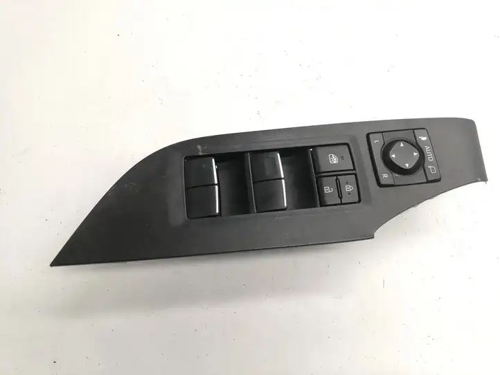 Toyota RAV 4 (XA50) (2018 - ) 8404042030 Блок кнопок стеклоподъемников — фото 1