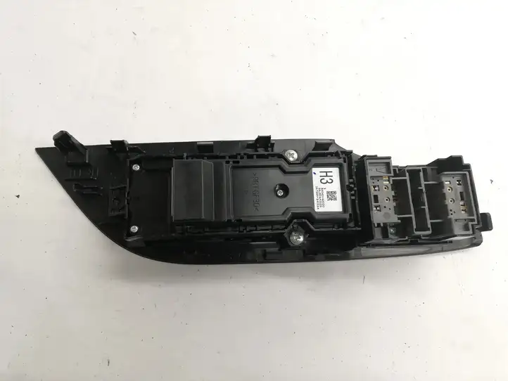 Toyota RAV 4 (XA50) (2018 - ) 8404042030 Блок кнопок стеклоподъемников — фото 3
