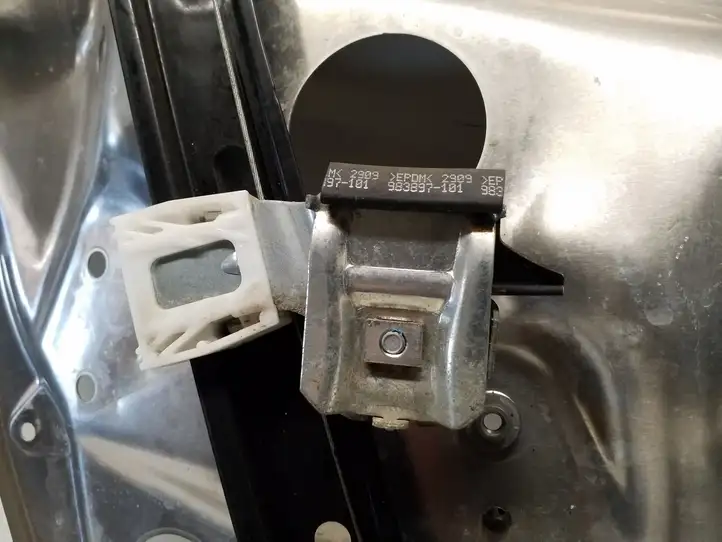 Mercedes-Benz C W204 (2007 - 2014)  963758102 Механизм для электрического подъема окон передней двери (без двигателя)