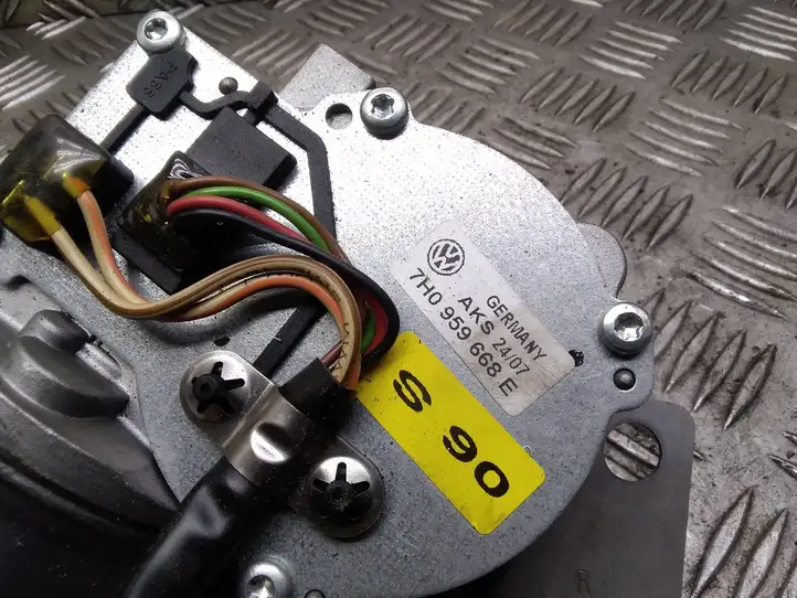 Volkswagen Transporter-Caravelle (2003 - 2009)  7H0959668E Моторчик боковой раздвижной двери