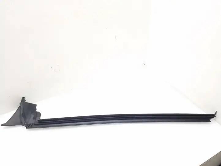 Mercedes-Benz CLA C117,X117,W117 (2013 - 2019) A1177250265 Уплотнитель стекла передней двери — фото 1