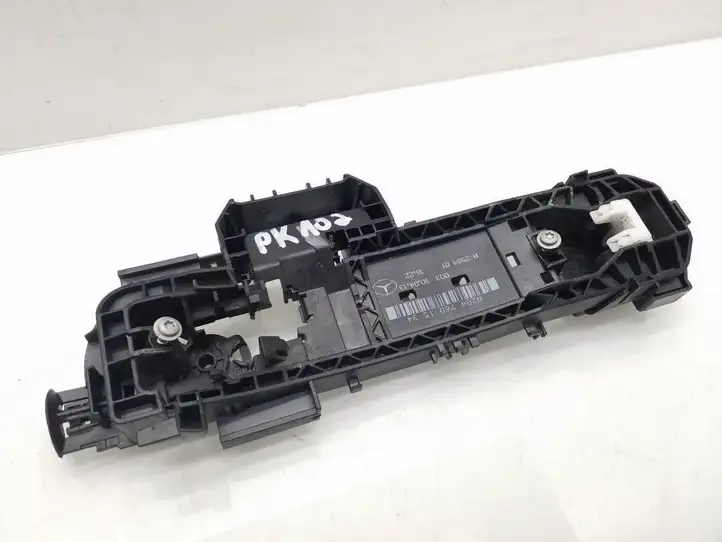Mercedes-Benz CLA C117,X117,W117 (2013 - 2019) A2047601534 Крепление наружной ручки передней двери — фото 1
