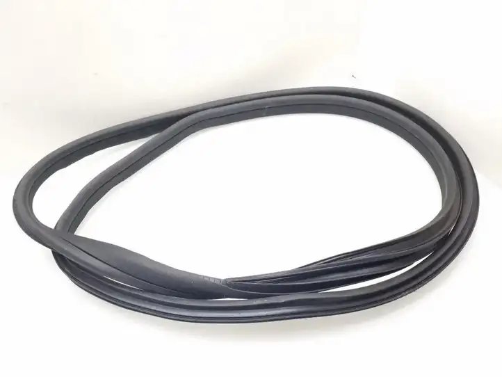 Mercedes-Benz CLA C117,X117,W117 (2013 - 2019) A1176920076 Уплотнитель передней двери (кузов) — фото 1