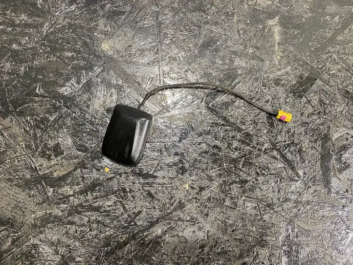 Dodge Challenger (2010 - 2014)  05064754 Антенна (антенна GPS)